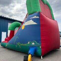 Glissade Monstre Croco – vue côté de la glissade gonflable commerciale à louer